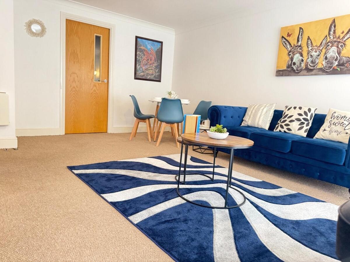 Centre Cozy 1br With Projector * Birmingham