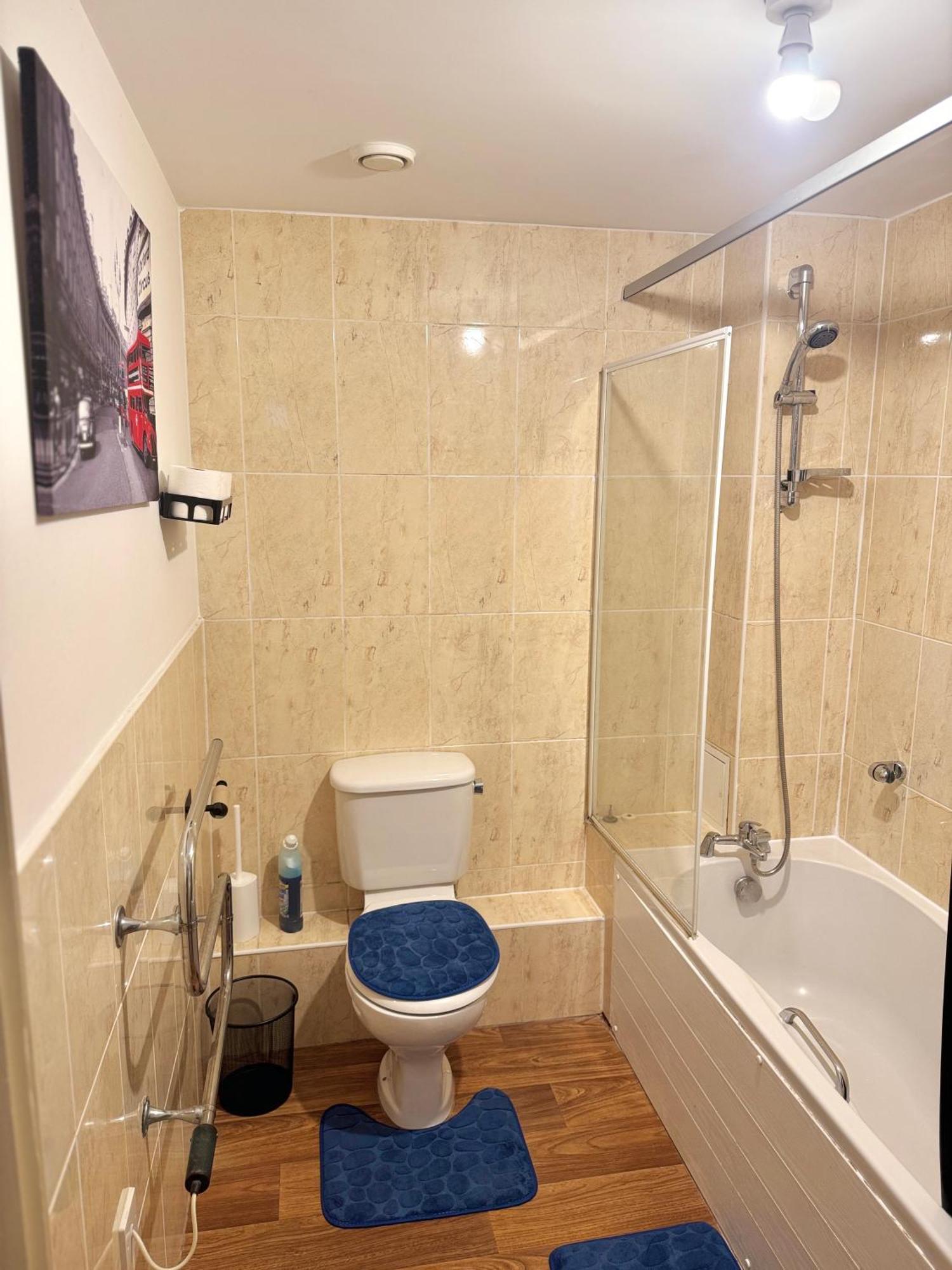 Centre Cozy 1br With Projector Birmingham